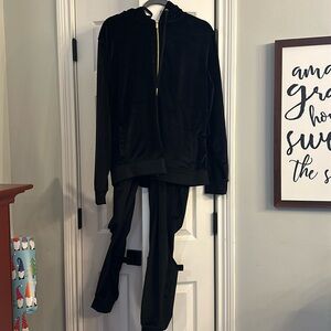 White Mark Las Angles Velour Track Suit Black with a golf zipper. XL